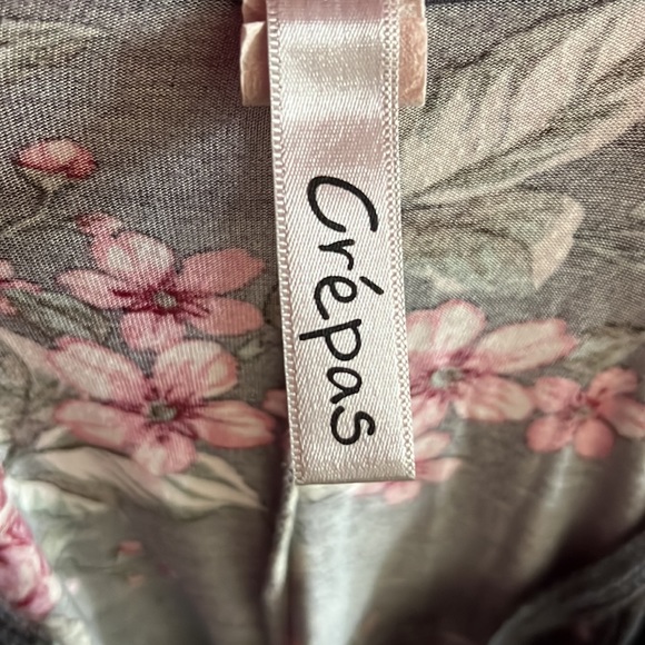 Crepas X Cross Floral Blouse - Picture 4 of 4